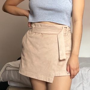 Zara nude shorts/skirt With belt size 27-28